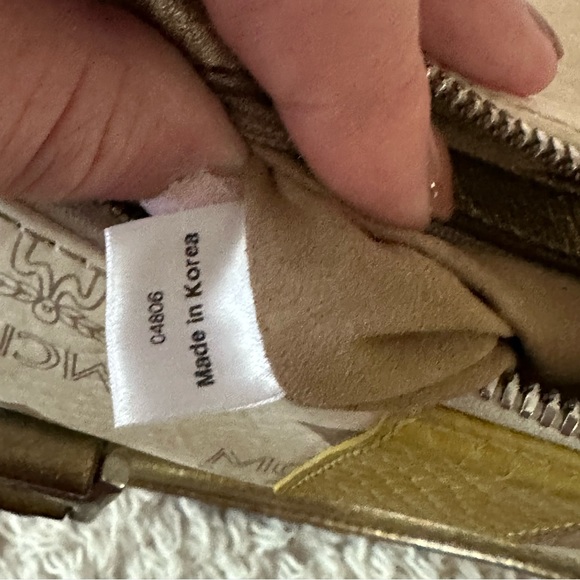 AUTHENTIC βΌοΈπ― MCM PRINCESS LION BOSTON BAG - Picture 15 of 16